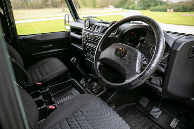 салон ленд ровер дефендер, Land Rover Defender, Land Rover Defender 90, Чарльз ІІІ, принц Чарльз